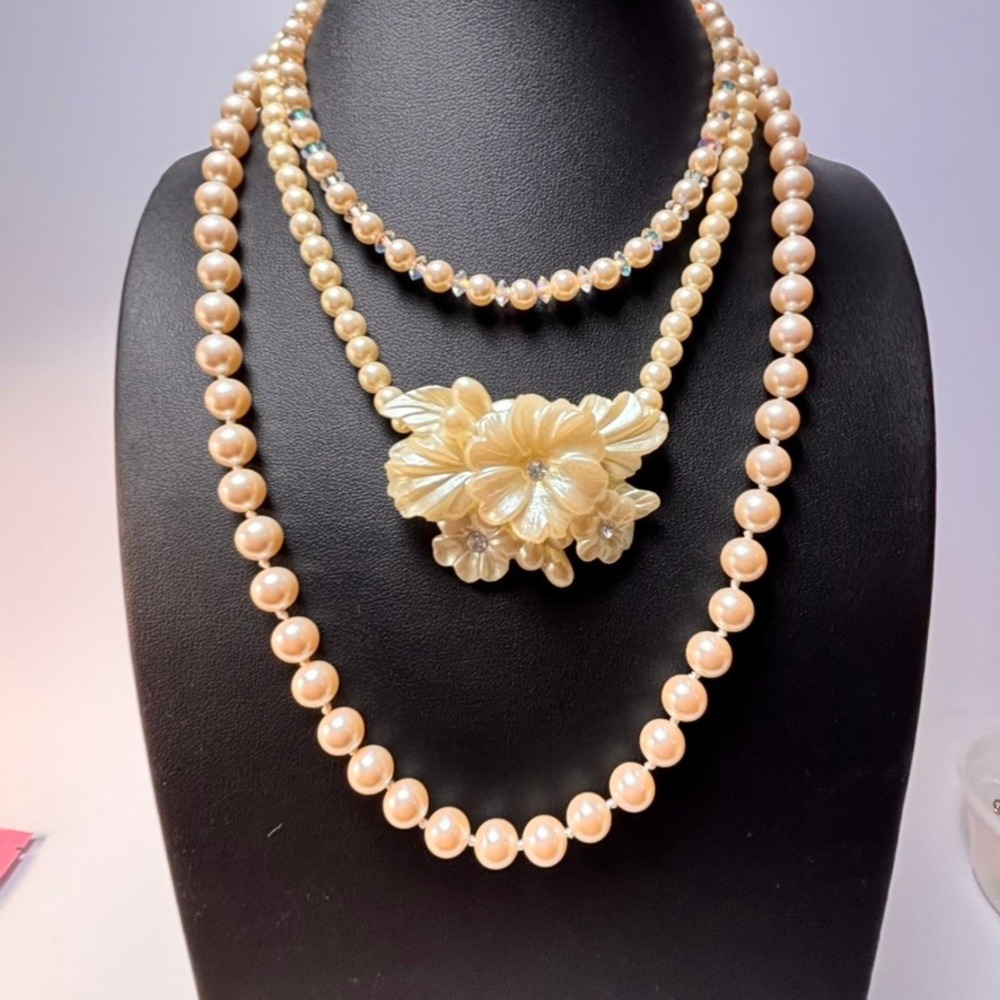 Faux Pearl Necklace Lot Cream Floral Centerpiece Vintage One Marvella